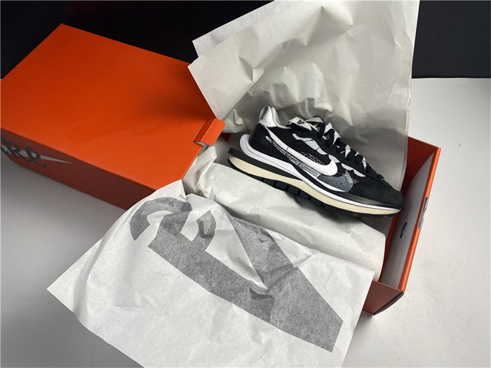 Nike Vaporwaffle sacai Black White  CV1363-001