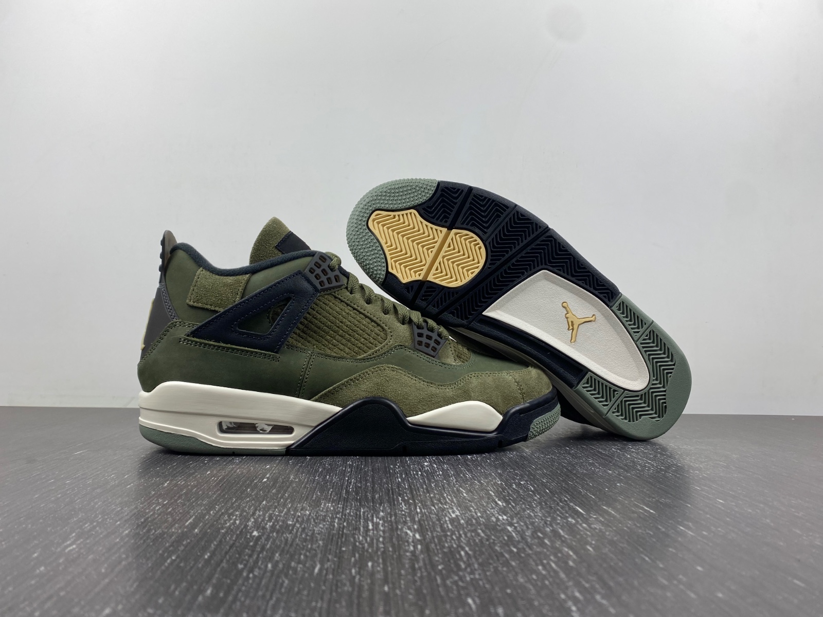 Air Jordan 4 Craft “Medium Olive”