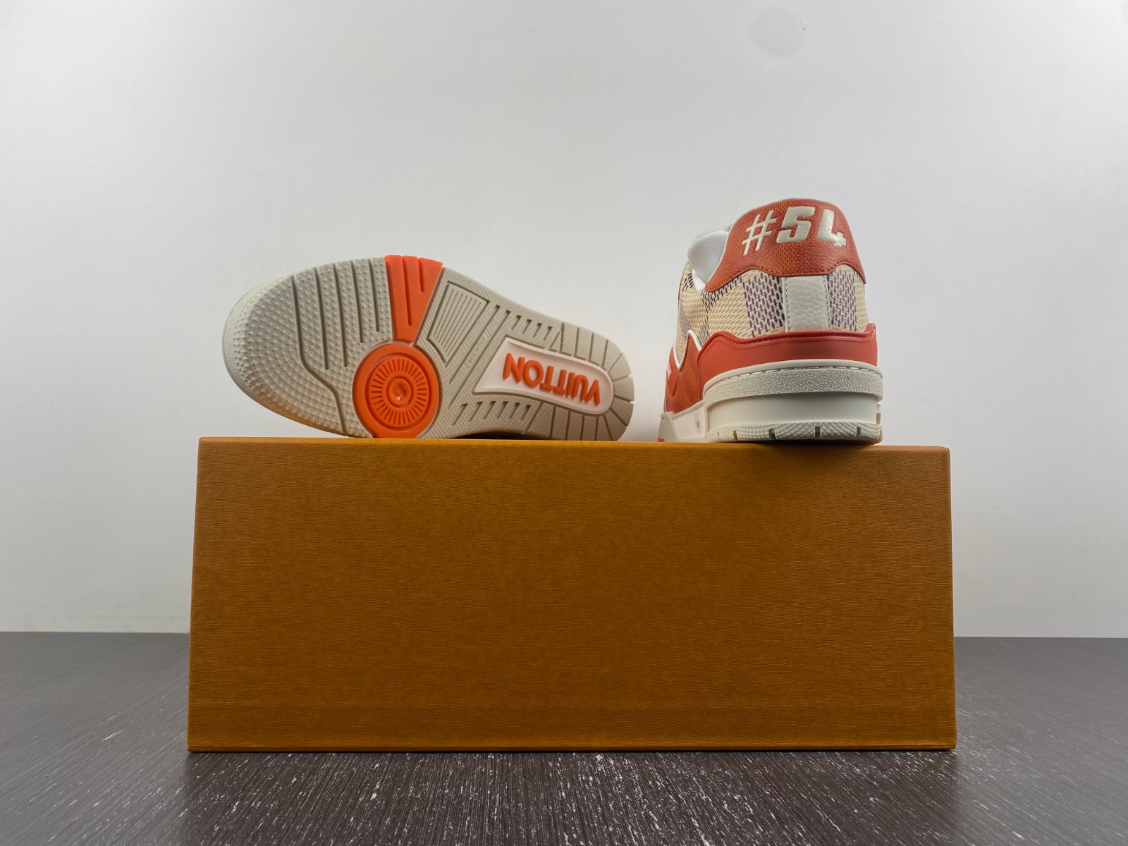 l**is V*t*n lv trainer new york limited white-orange-gray check color