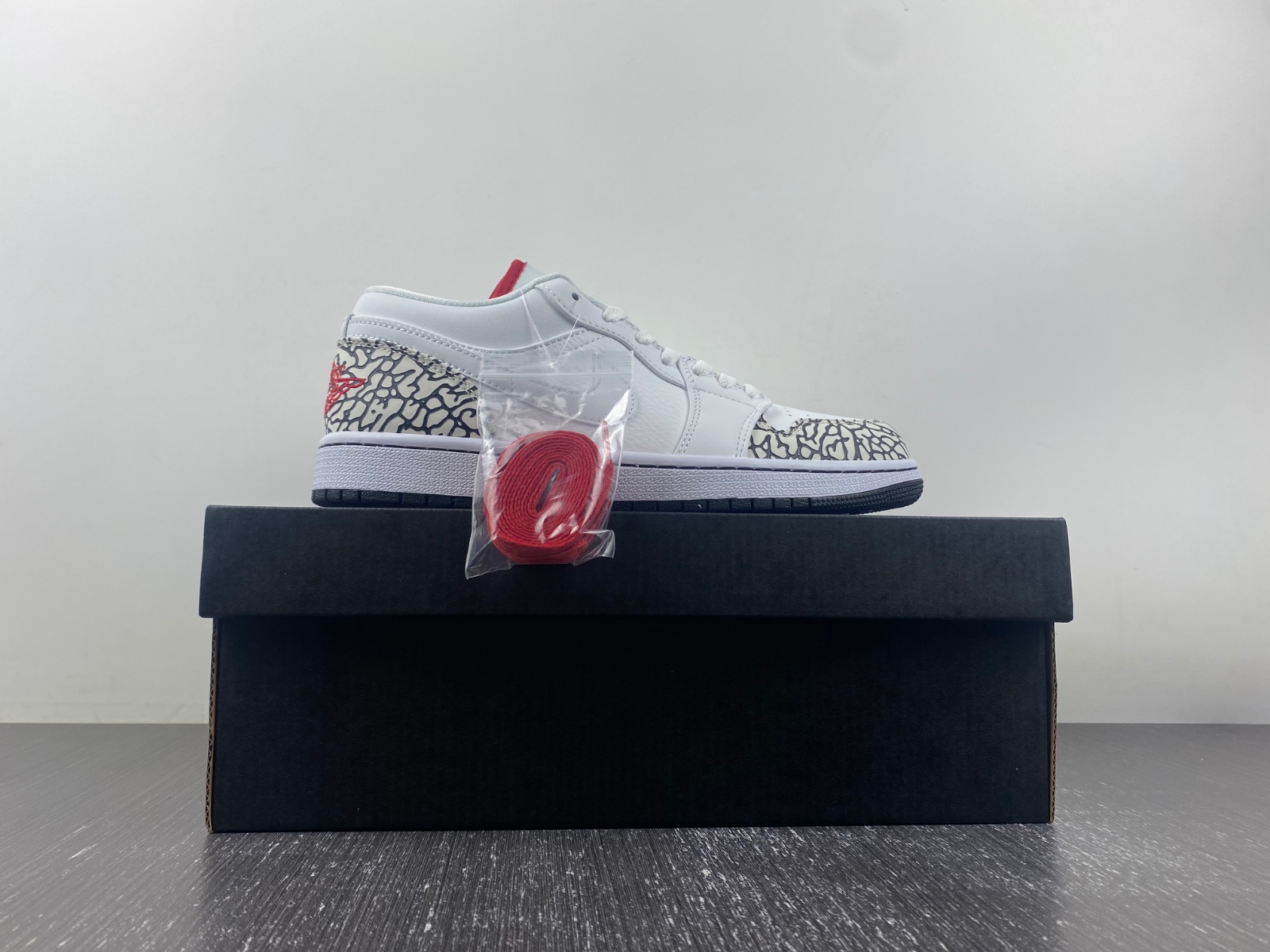 Air Jordan 1 Low Phat