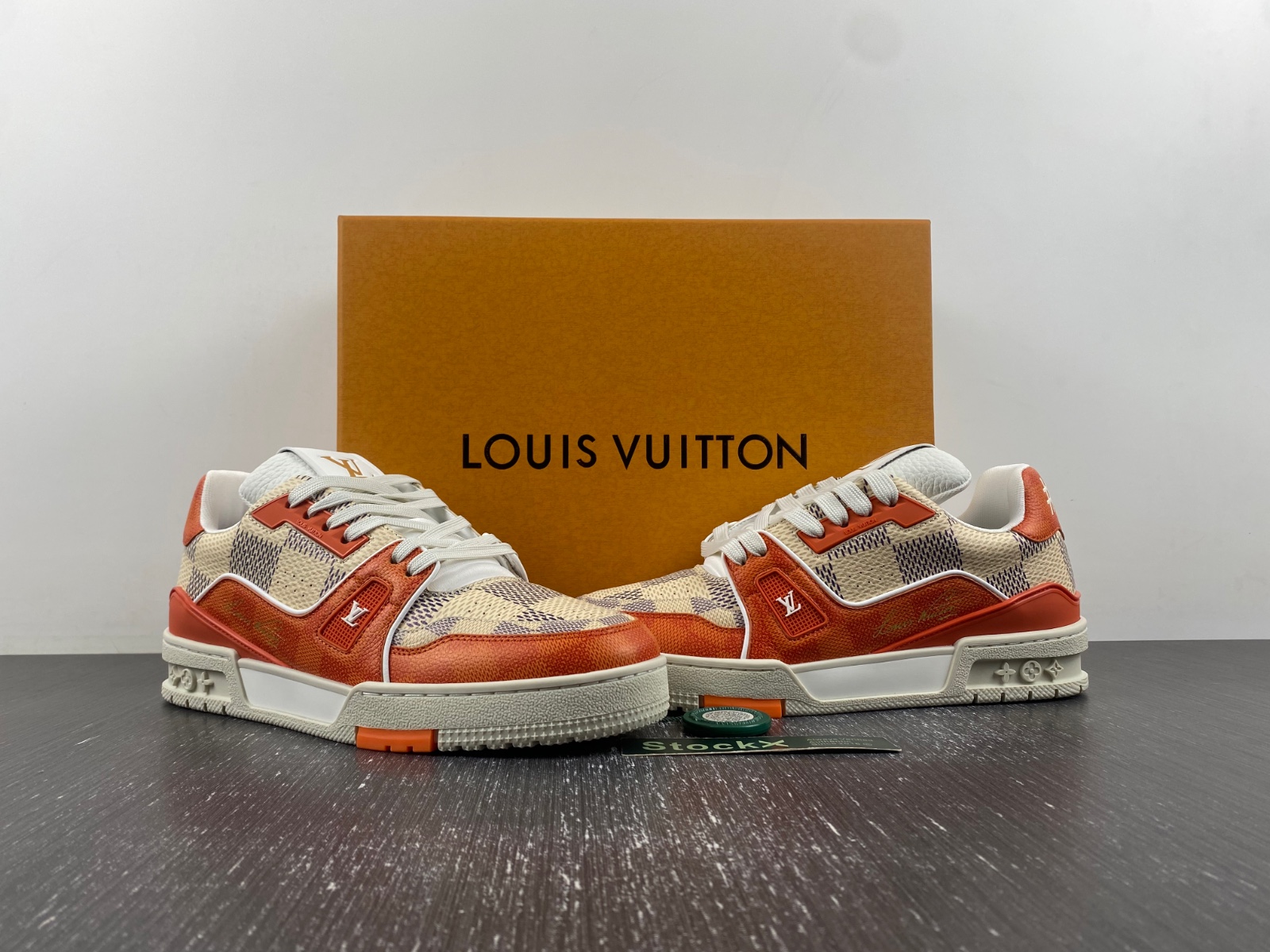 l**is V*t*n lv trainer new york limited white-orange-gray check color