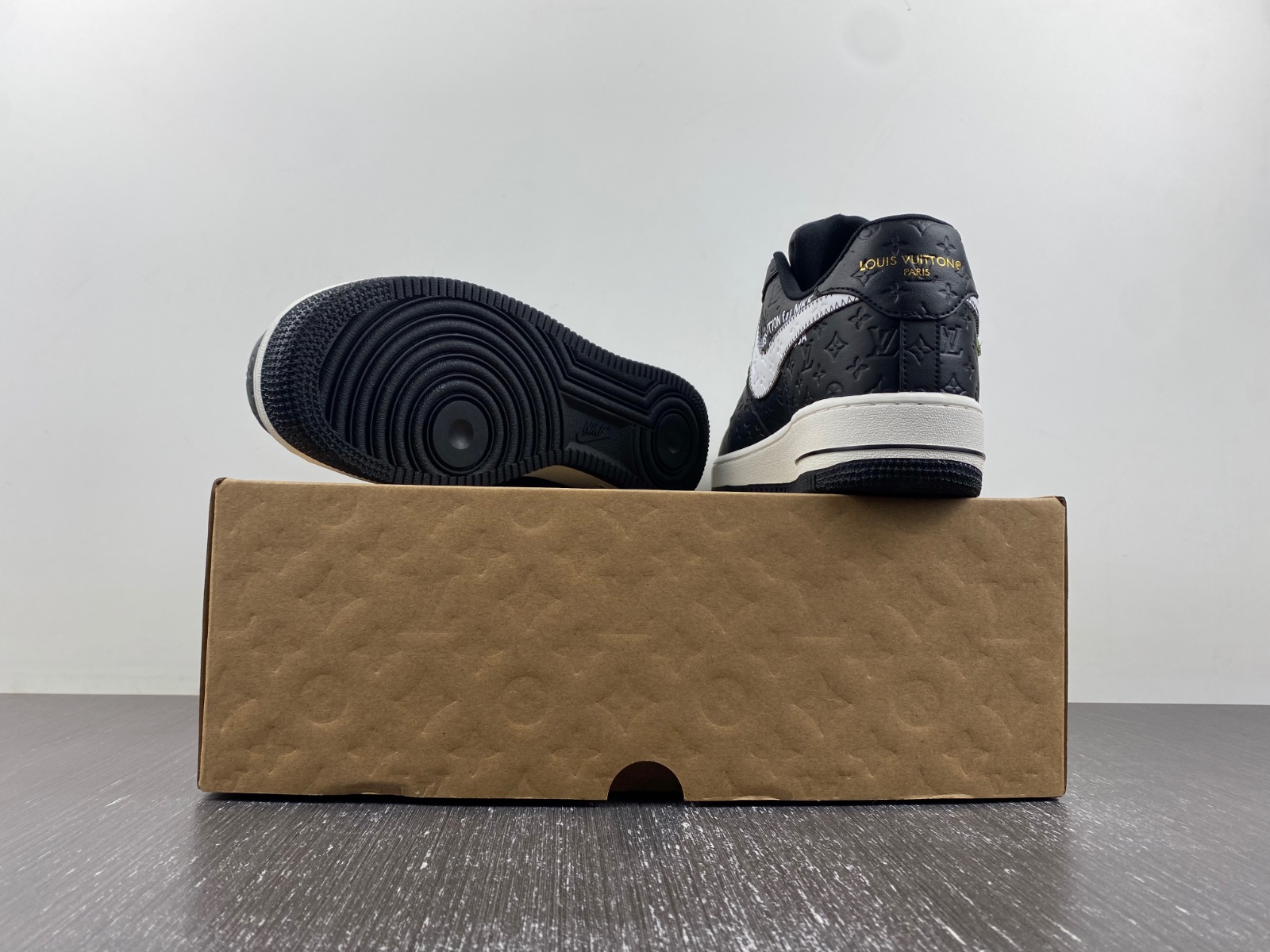 l**isV*t*n x nike air force
