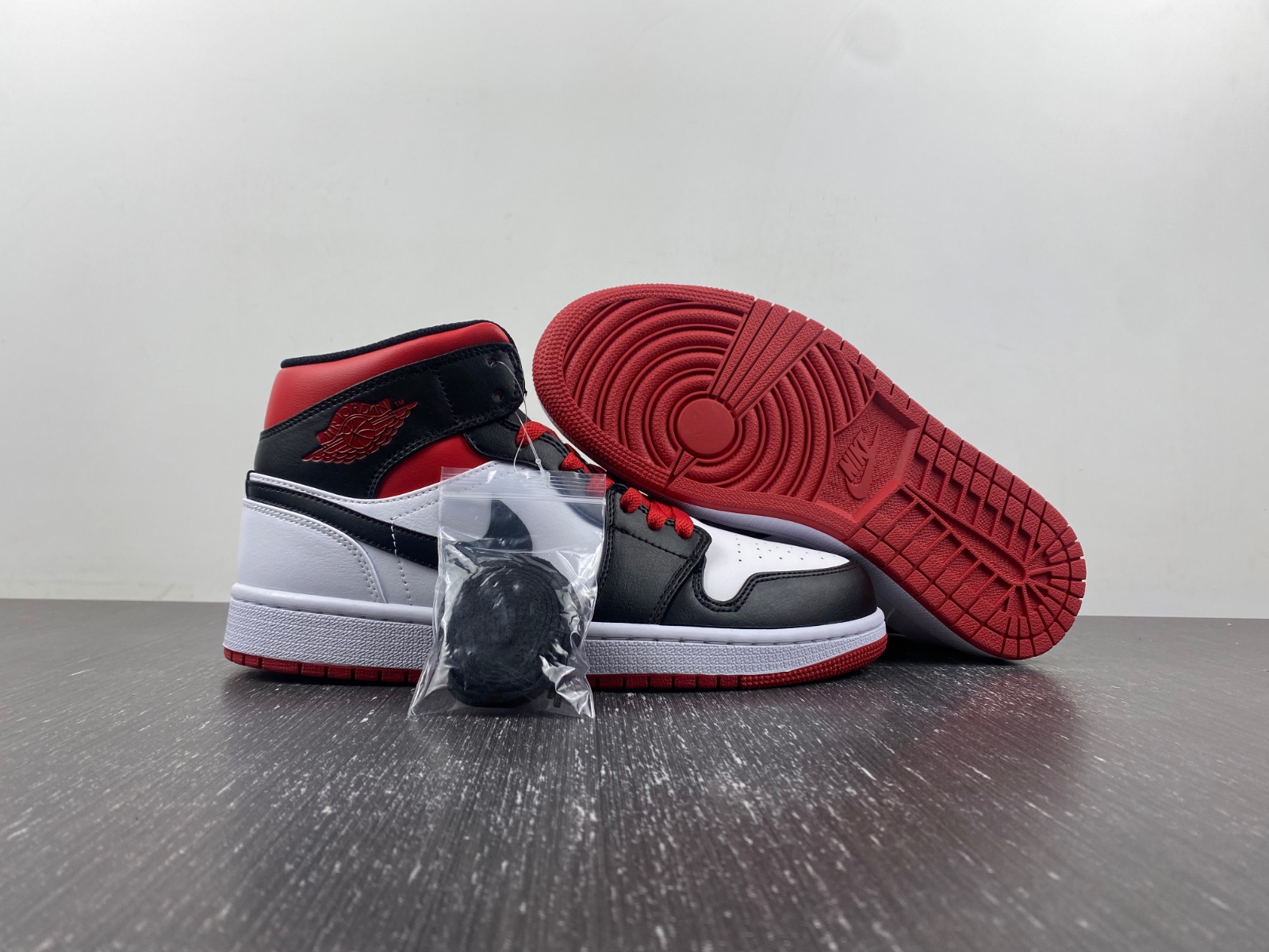 AIR JORDAN 1 MID  DQ8426-106