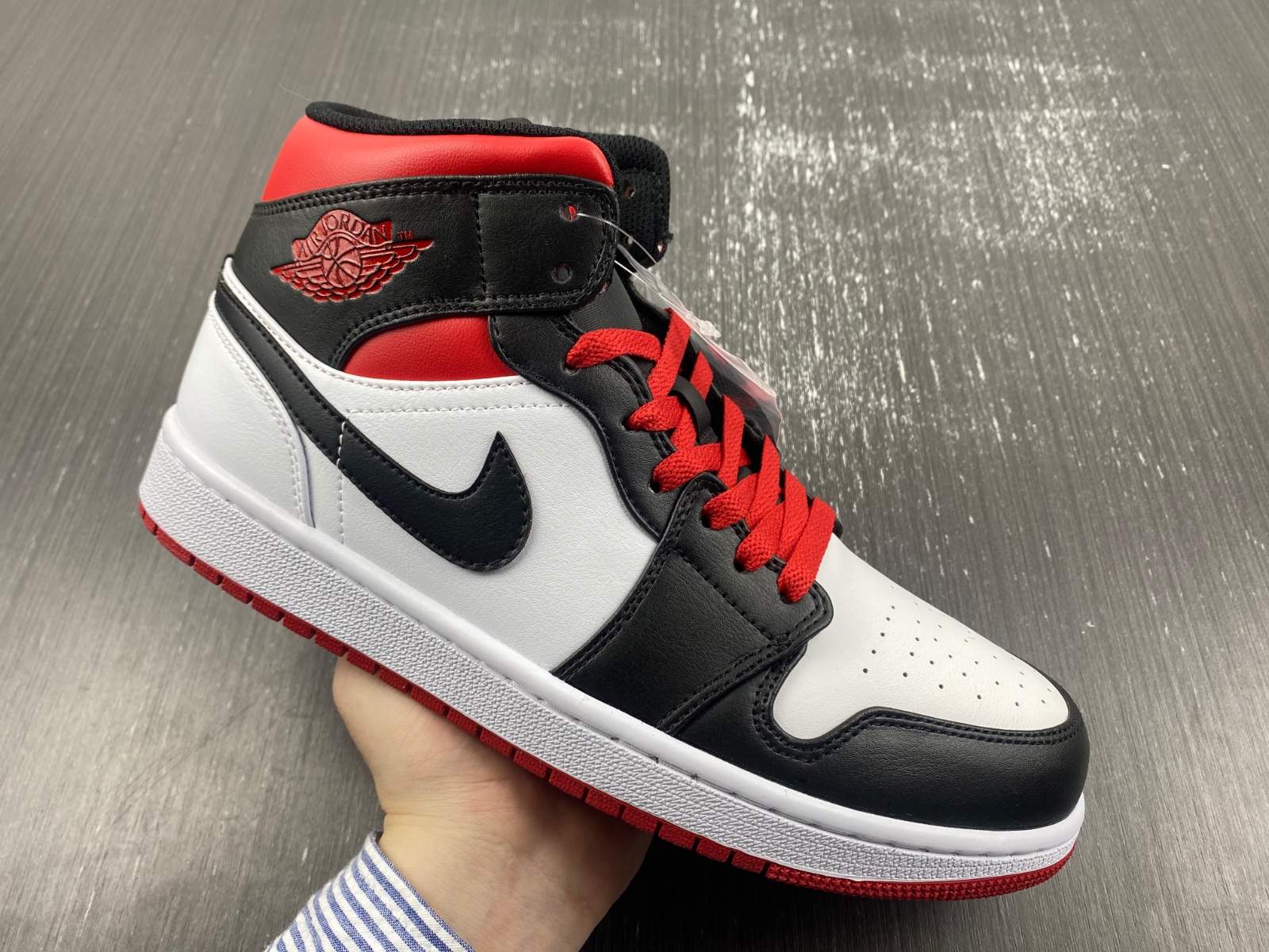 AIR JORDAN 1 MID  DQ8426-106