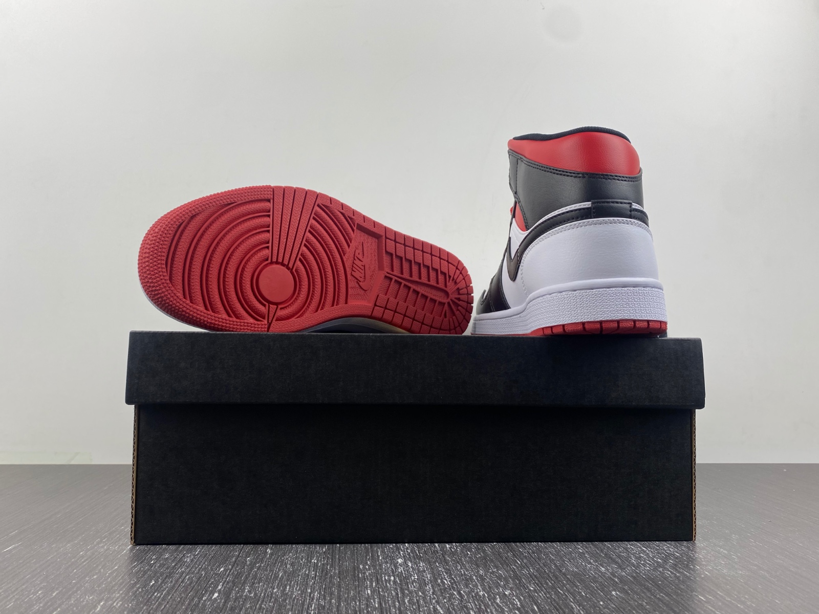 AIR JORDAN 1 MID  DQ8426-106