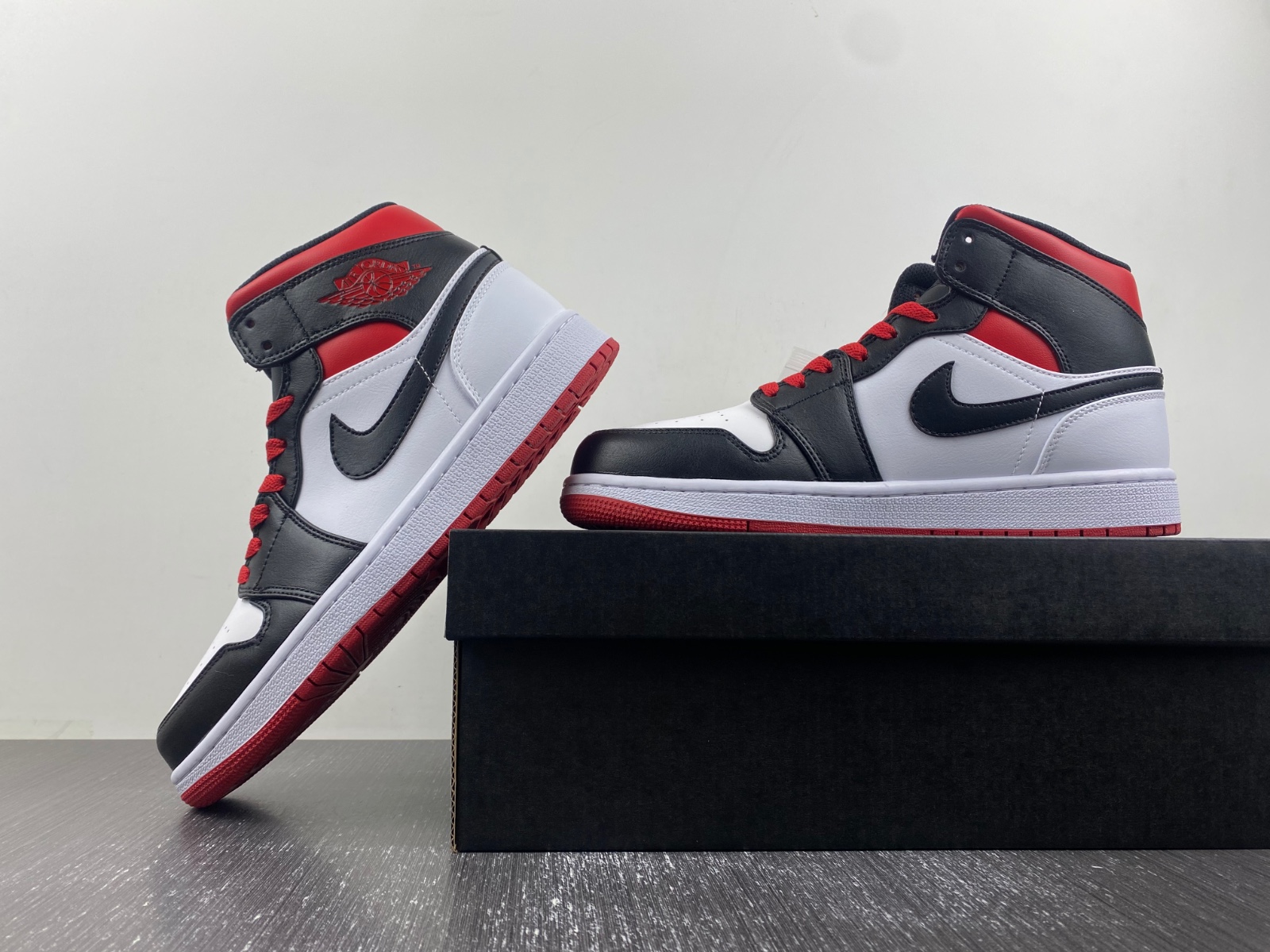 AIR JORDAN 1 MID  DQ8426-106
