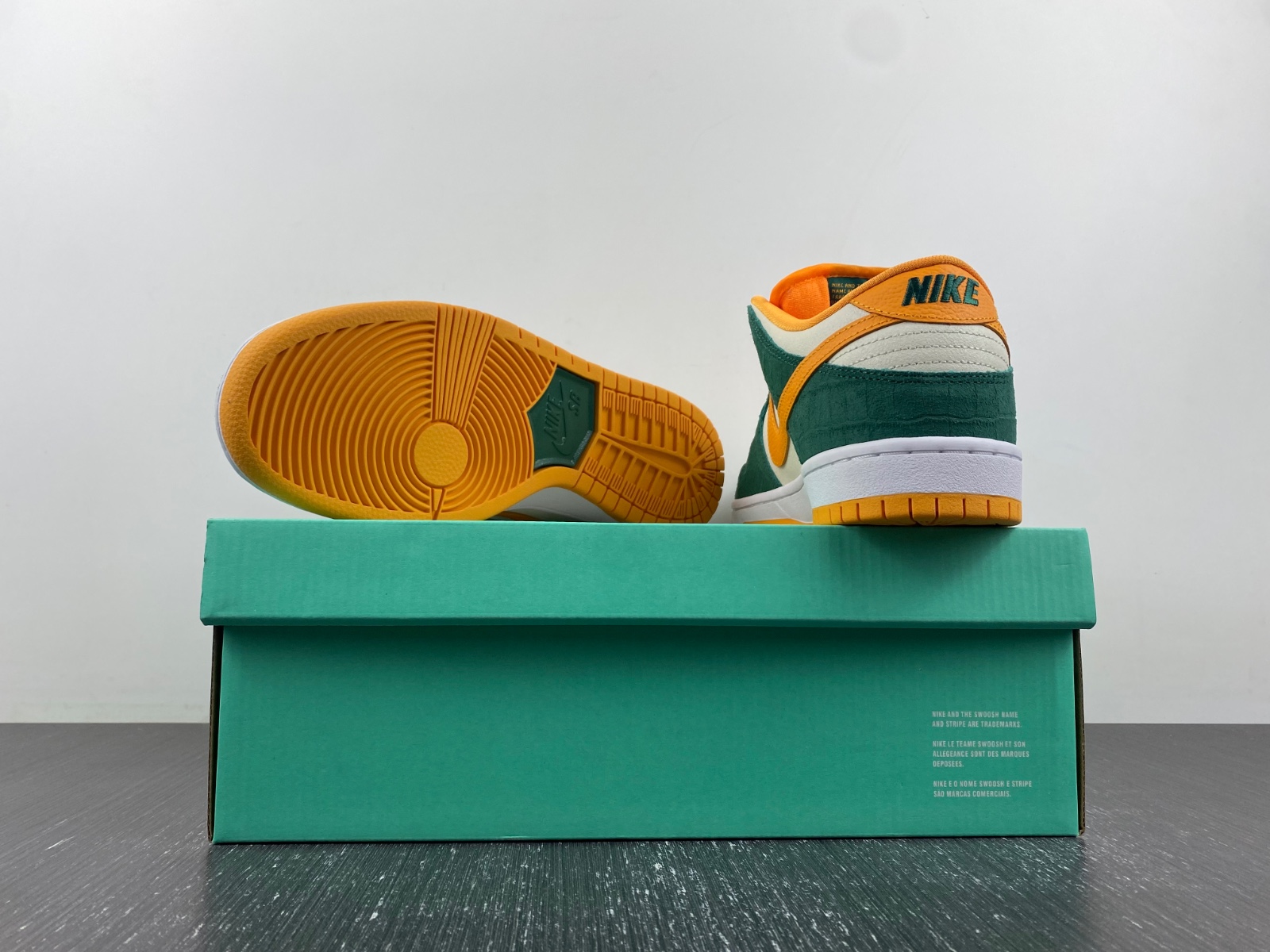 Nike SB Dunk Low Pro