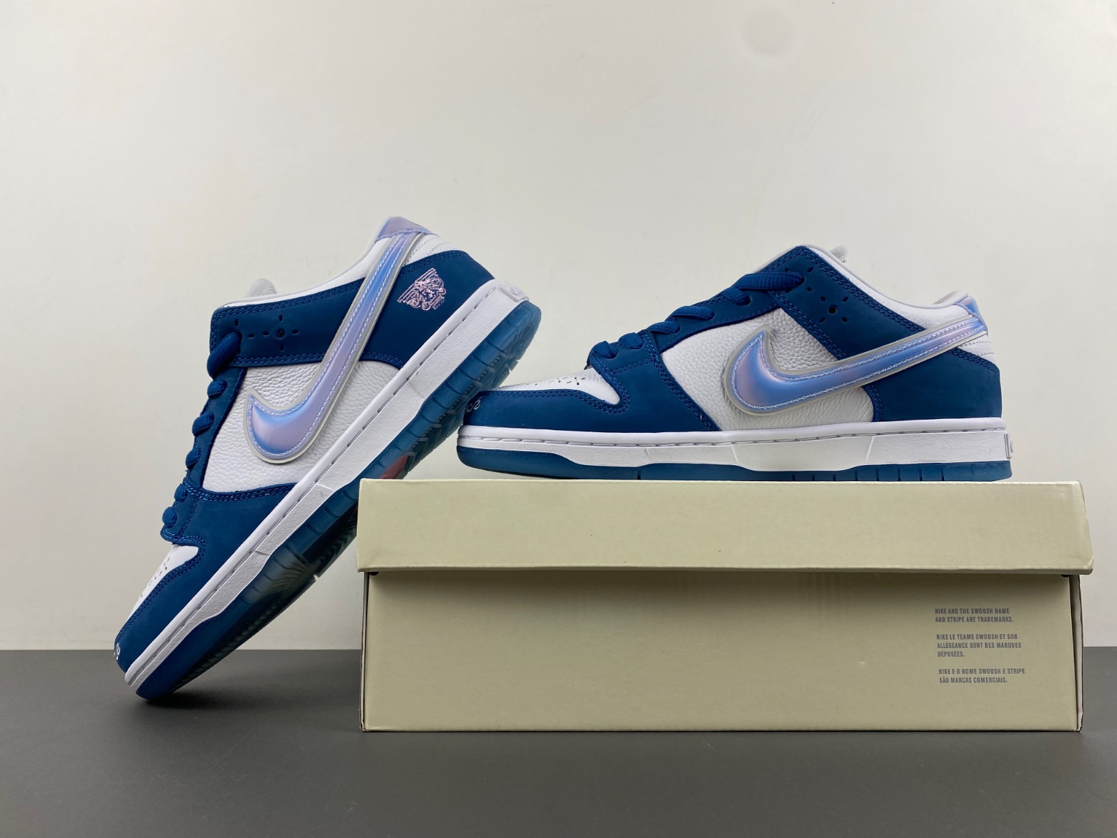 NIKE SB DUNK LOW "Born x Raised" FN7819-400