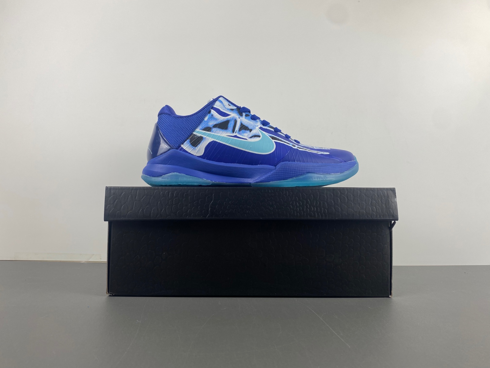 Nike Kobe 5 Protro "X-Ray"  HJ4303-400