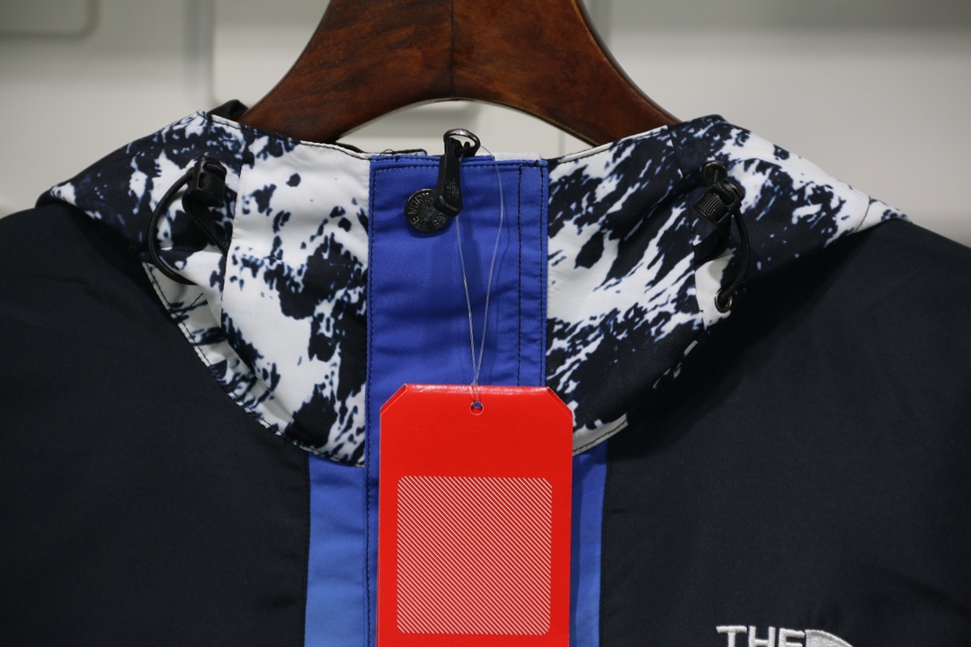 S*prem3 the n0*h f**e mountain parka blue/white