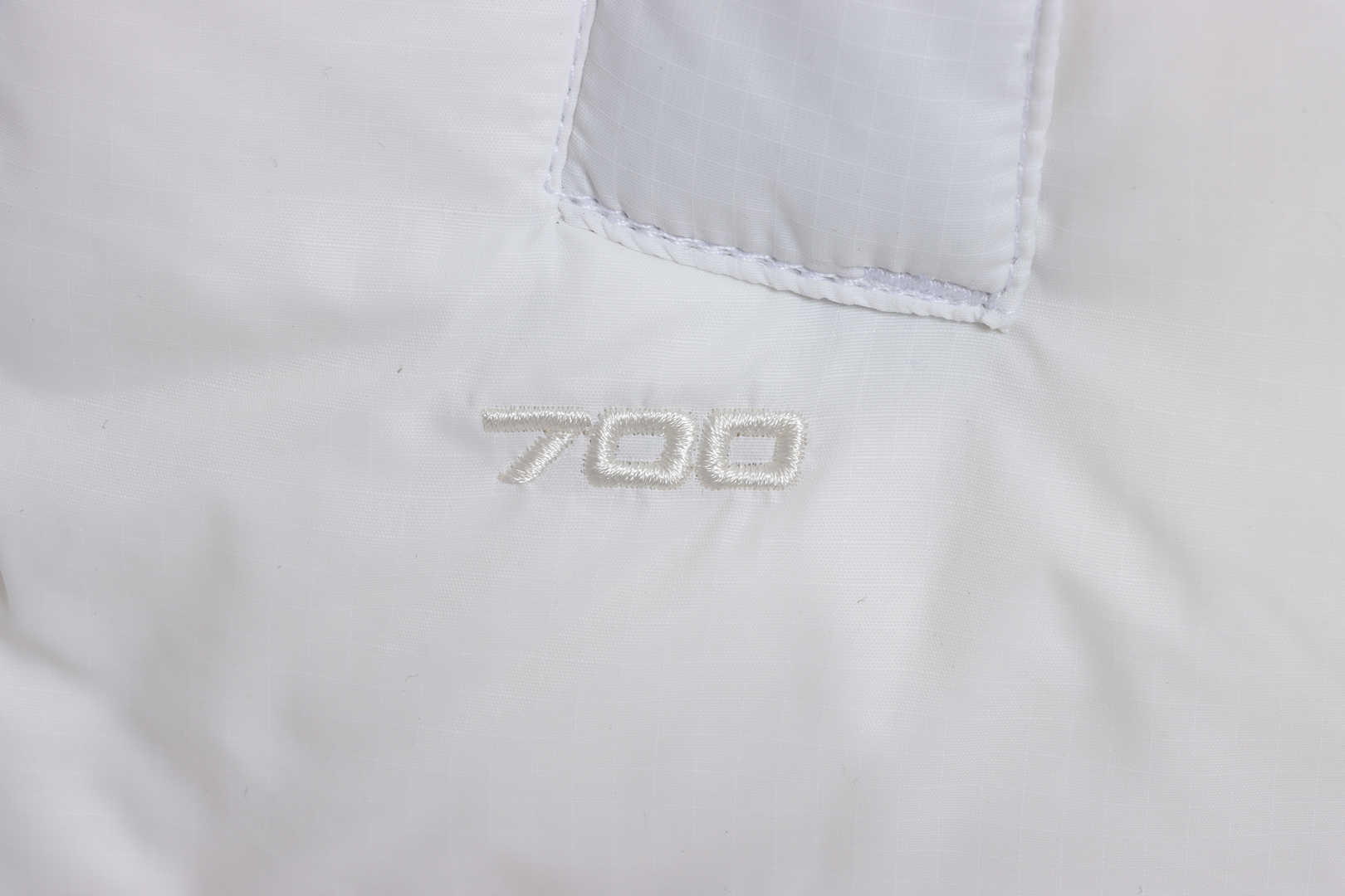 t*f 1996 basic down vest white