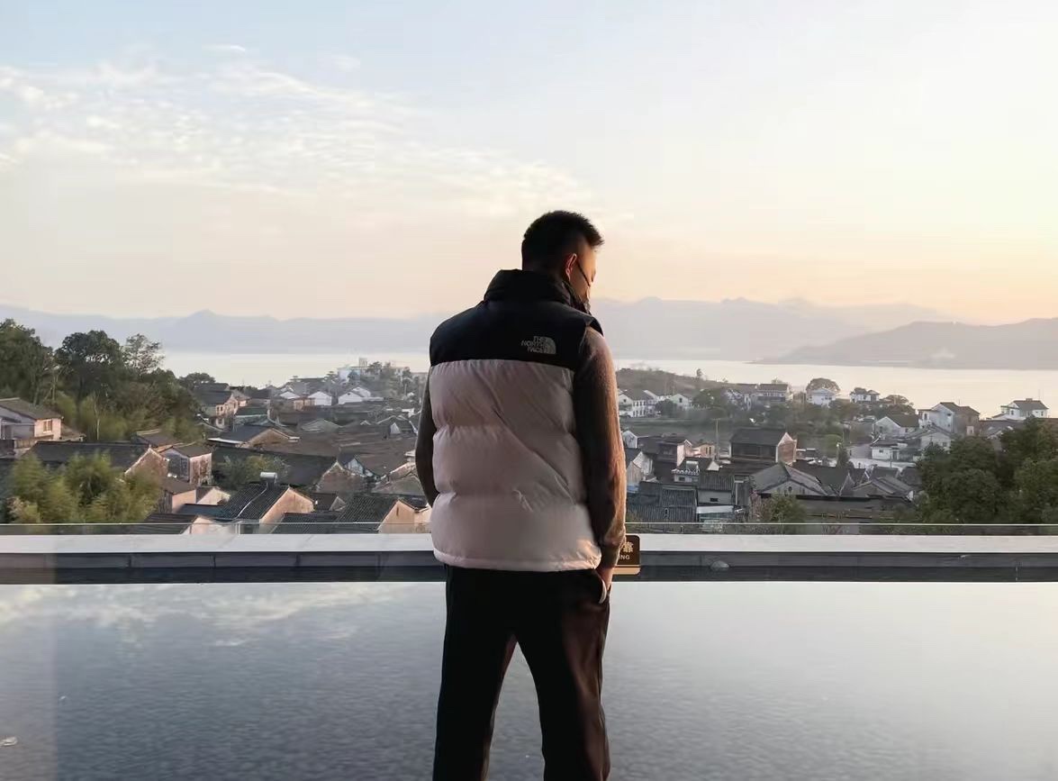 t*f 1996 basic down vest white