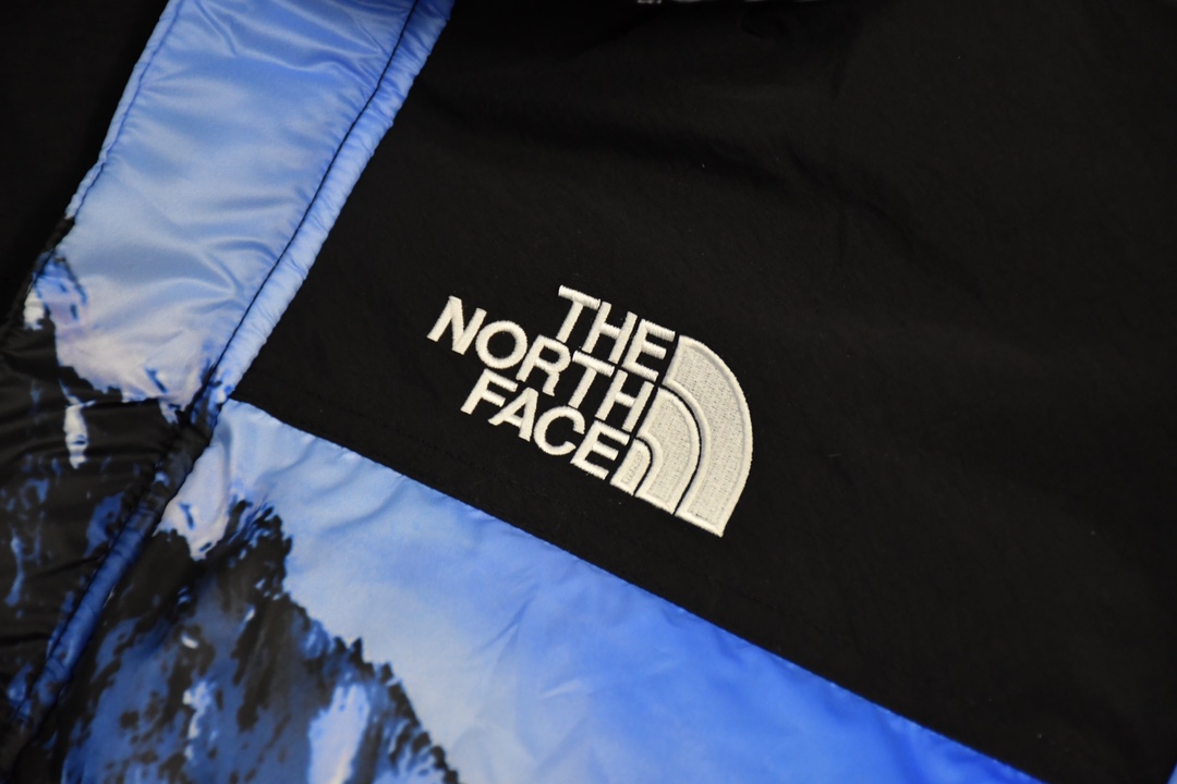 S*prem3 x the n0*h f**e  t*f down jacket