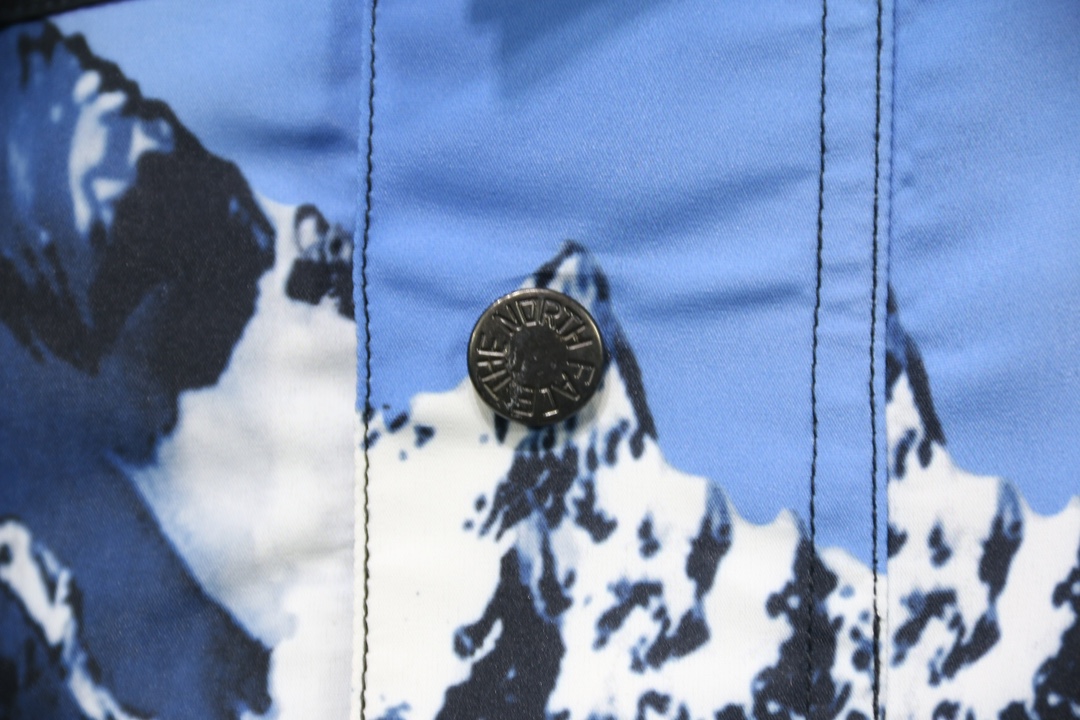 S*prem3 the n0*h f**e mountain parka blue/white