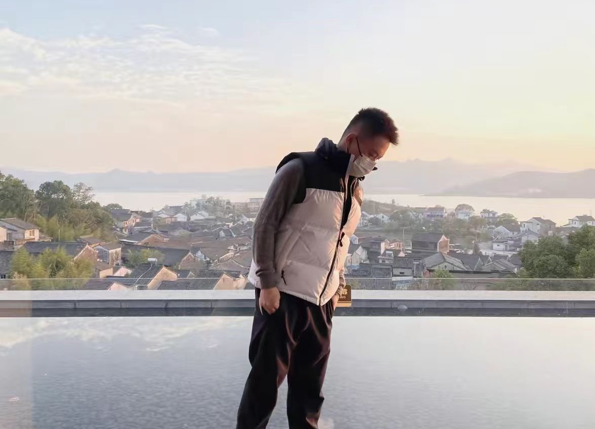 t*f 1996 basic down vest white