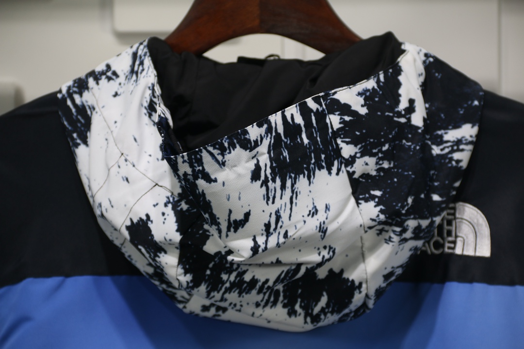 S*prem3 the n0*h f**e mountain parka blue/white