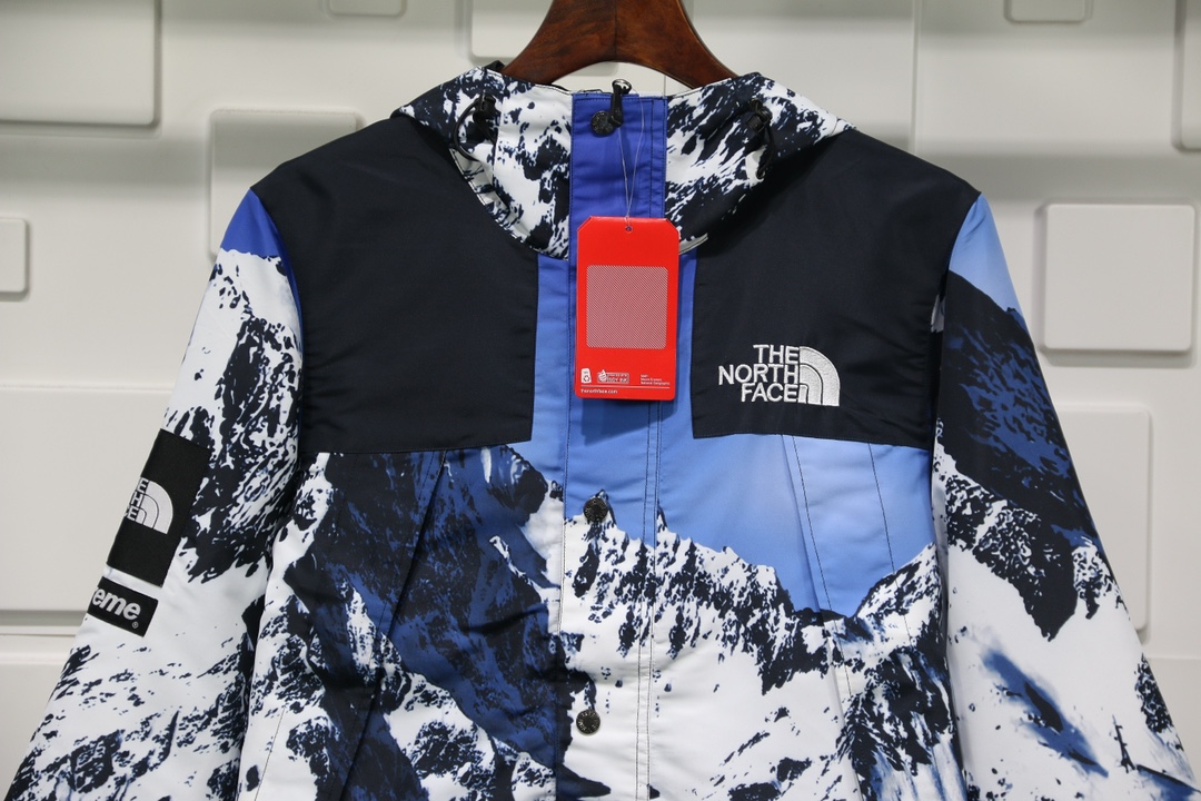 S*prem3 the n0*h f**e mountain parka blue/white