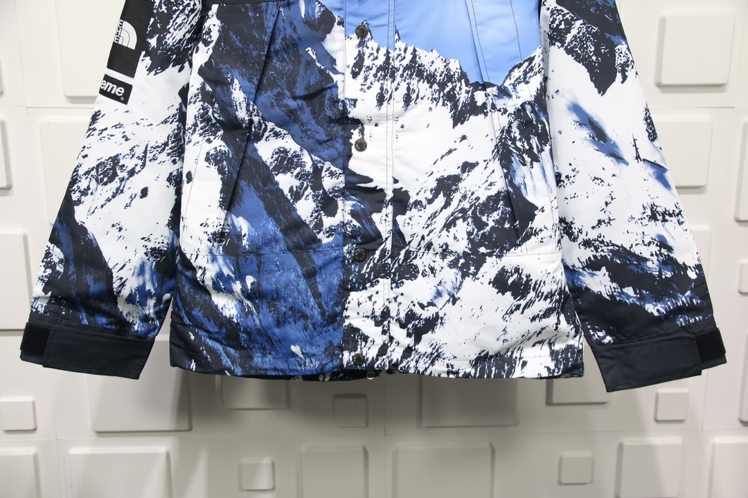 S*prem3 the n0*h f**e mountain parka blue/white