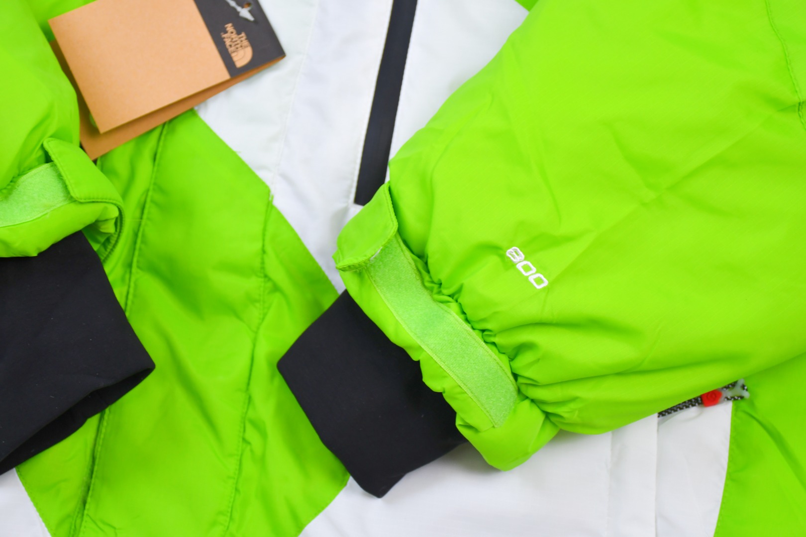 S*prem3 20fw x the n0*h f**edown jacket