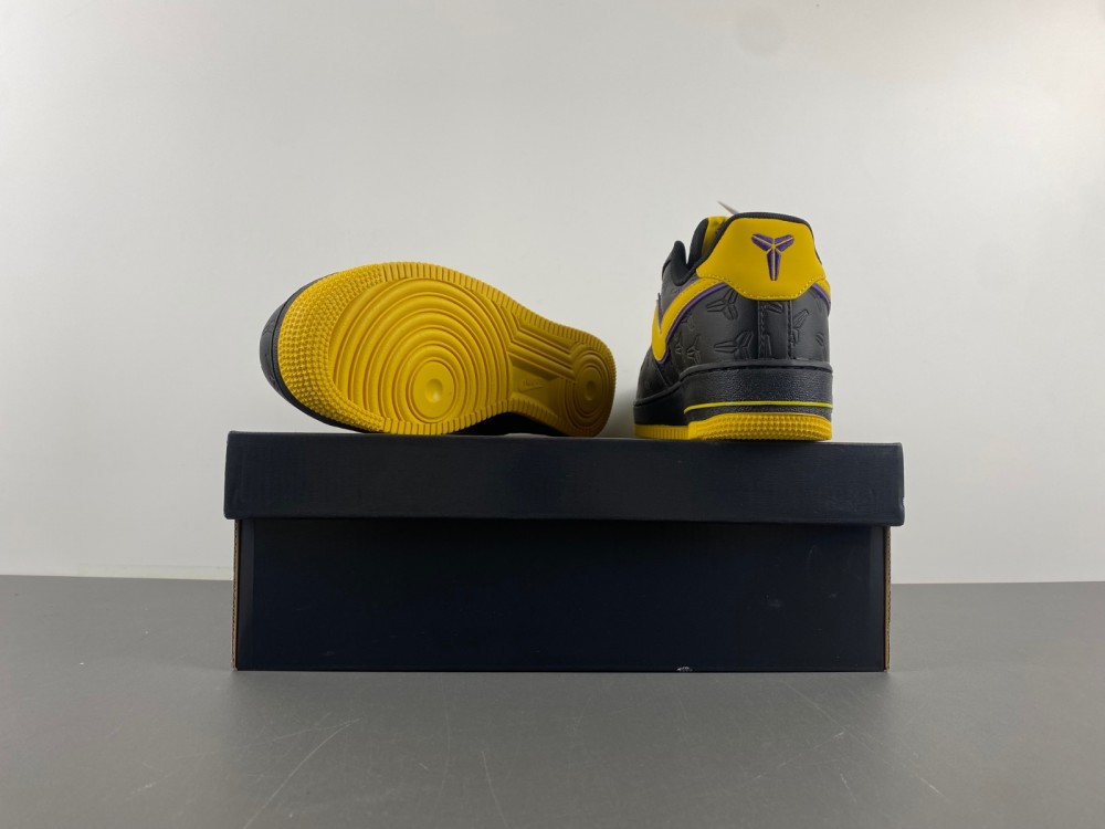 Kobe Bryant x Nike Air Force 1 Low HV5122-001